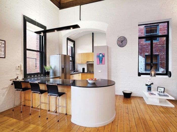 تصميم نموذج مطبخ مفتوح مع بار في دور علوي باركيه بمدينة نيويورك