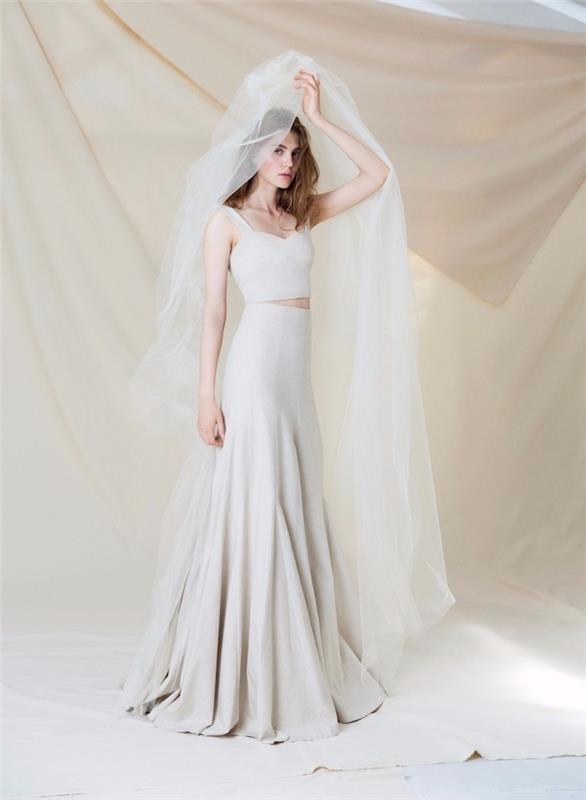 فستان زفاف هوت كوتور مع تنورة واسعة وقطعة علوية باللون الرمادي الفاتح بدون حمالات مع حجاب