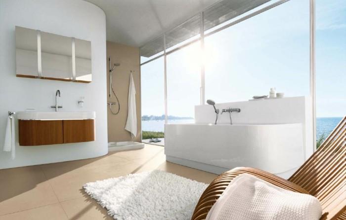 model-kúpeľňa-rohová-vaňa-dizajn-krásny-biely-huňatý-koberec
