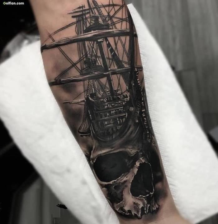 Skelettbåt och skalle tatuering på armen, demonisk båt idé original gotisk tatuering