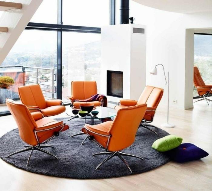 moderné-stoličky-škandinávsky-dizajn-dizajnér-kreslo-v-oranžovej farbe