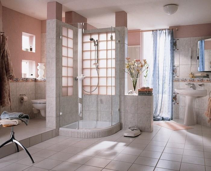 moderná-kúpeľňa-dláždená-sklenená stena-deco-moderná-zmenená veľkosť