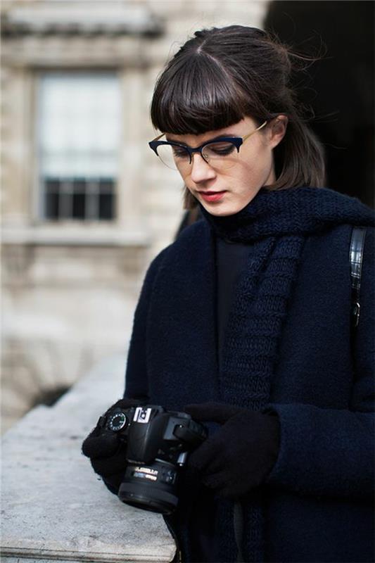 rám-okuliare-žena-fotograf-v-Paríži