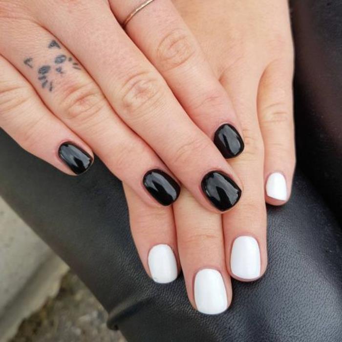 en subtil och minimalistisk handtatuering, bedårande katttatuering