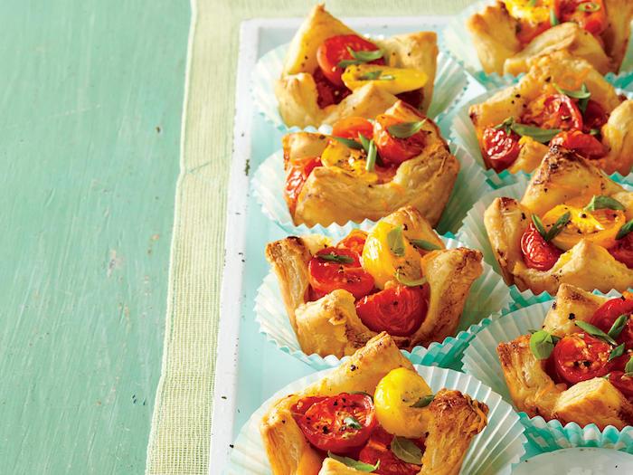 ako pripraviť slané muffiny s cherry paradajkami a bazalkou, recept so slaným lístkovým cestom