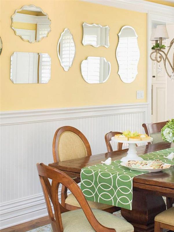 gula-vägg-speglar-ikea-dekorativa-spegel-massivt trä-bord-mörkt-vardagsrum-bord