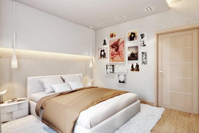 beige färgkombination i interiören, vägg med foton och vitt undertak i sovrum för vuxna