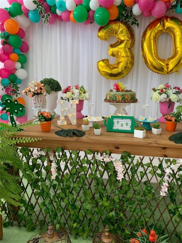 30 års födelsedagsidé på ett tropiskt tema, idé vilken dekorationsstil du ska välja för en födelsedagsfest på sommaren
