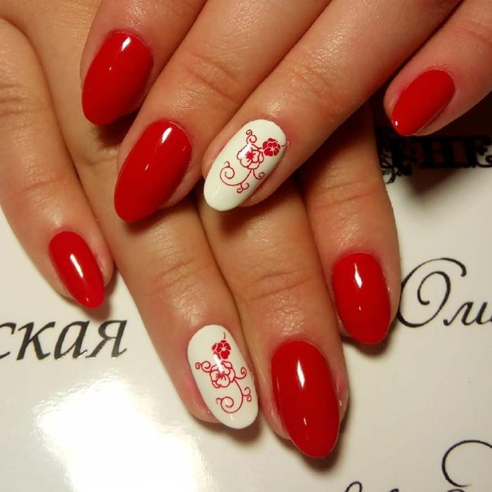 sommar nagelkonst i rött och vitt, blommönster, naglar med ovala mandlar, vacker nageldekoration