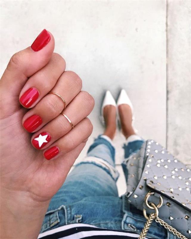 nageldesign i rött och vitt, knogringar, vita pumps, rippade jeans