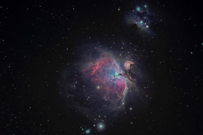 خلفية فنية لتخصيص شاشة جهاز الكمبيوتر الخاص بك ، صورة المجرة للكمبيوتر الأسود مع النجوم البراقة