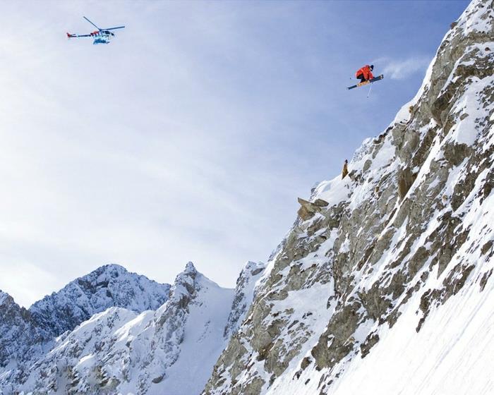 sneh-pyreneje-krása-skutočnej prírody-zima-imidž-skok na lyžiach