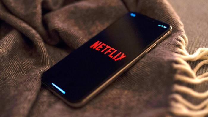 Rozhodnutie spoločnosti Netflix testovať zrýchlenie alebo spomalenie jej programovania vyvolalo protesty niektorých hercov a režisérov