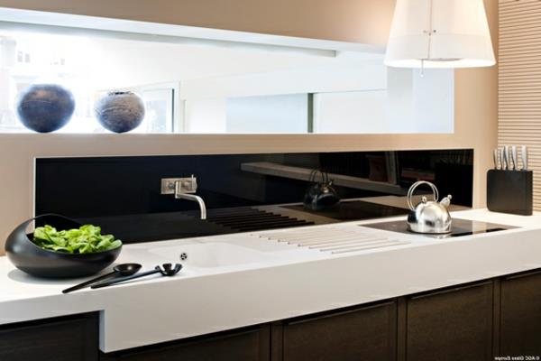 svart-glas-backsplash