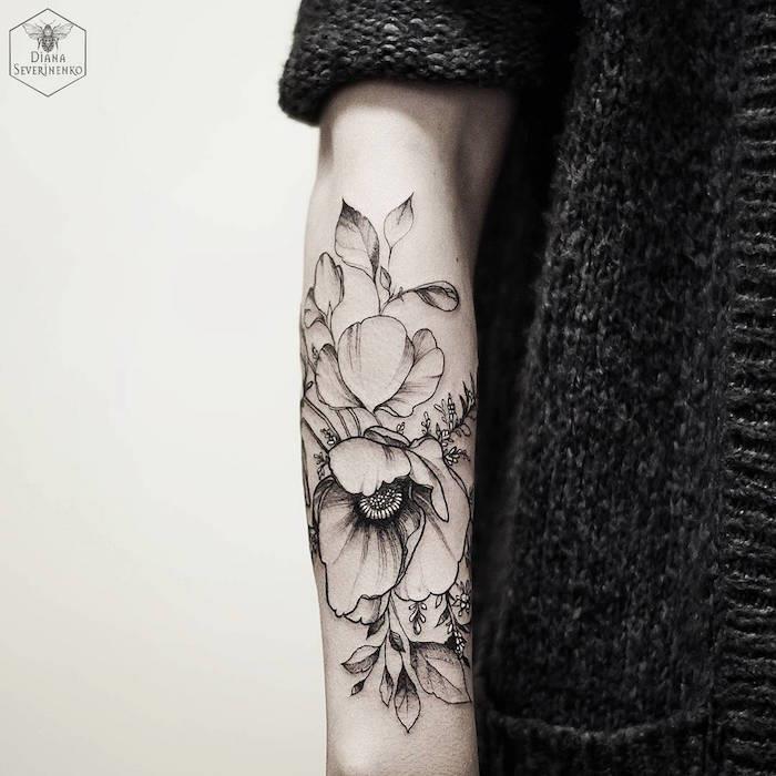 den vackraste blomma tatueringar betyder svart vallmo underarm, svart och vitt vallmo tatuering idé