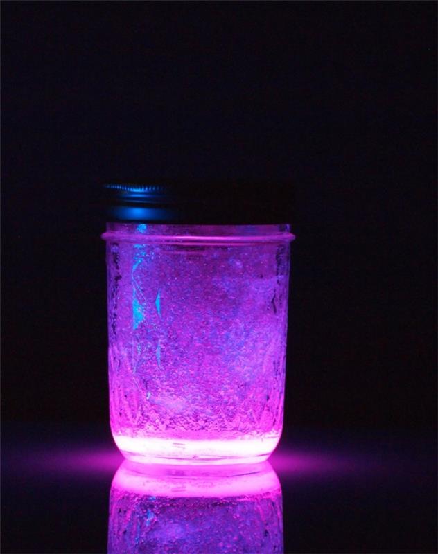 idee regalo creazioni fai da te una candela realizzata riciclando i vasetti di vetro