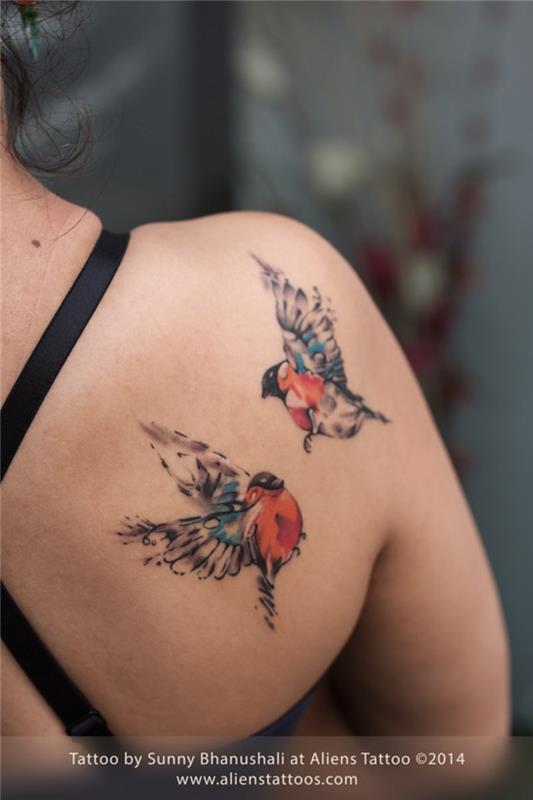 Minimalistické tetovanie, tetovanie žena originálny model pre mňa farebné vtáky