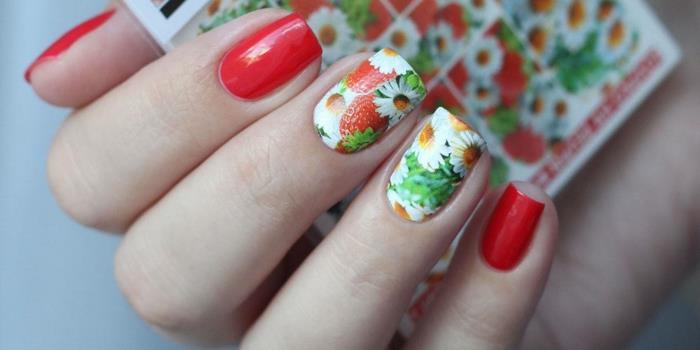 gör din manikyr med lim, sommarblommor och frukter manikyr i rött, vitt och grönt