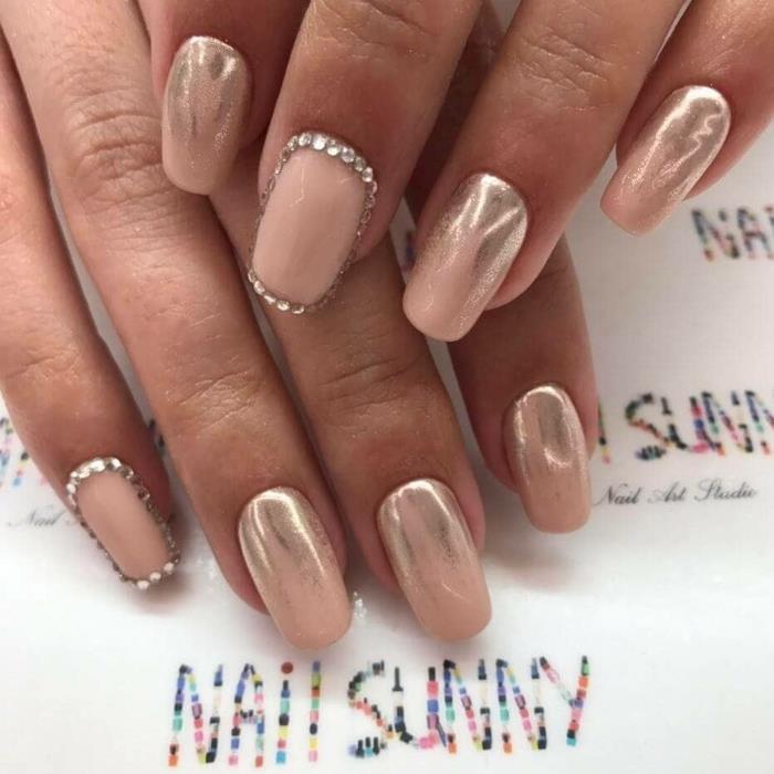 gelnageldekoration i pärlfärg, strass, manikyr med orientaliska inslag