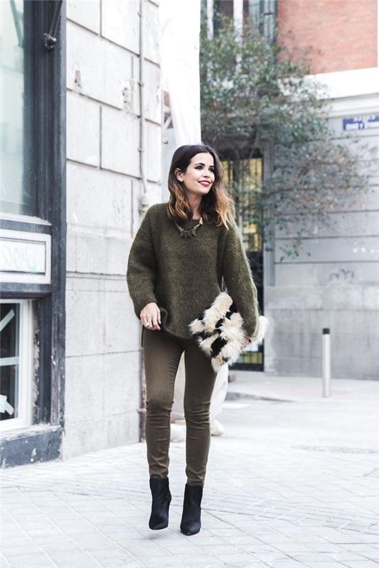 elegantný ležérny outfit tón v tóne s veľkým útulným svetrom a khaki nohavicami pre ženy, vylepšený semišovými členkovými topánkami a taškou z kožušiny