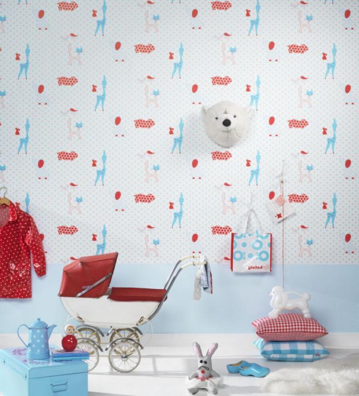 biela-tapeta-s-červenými a modrými vzormi-detská izba
