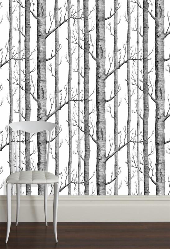 trompe l'oeil tapet med trädmotiv i svart, vitt och grått, helvit stol, mörkbrunt golv, lackerad parkett