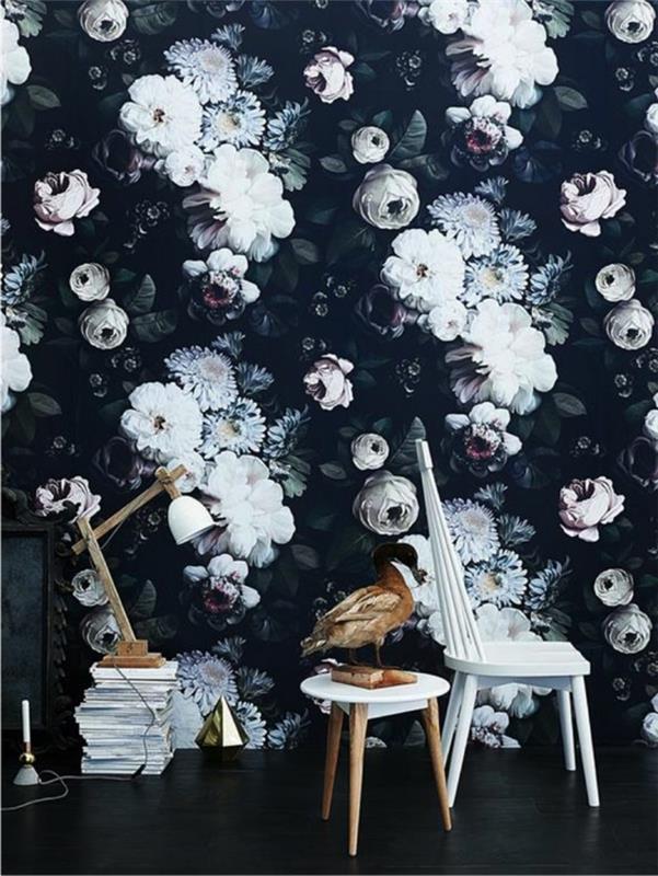 trompe l'oeil tapet med stora vita blommor på svart bakgrund, svart golv, med vitmålad stol, frihets tapet