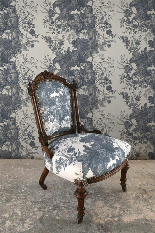 trompe l'oeil tapet, liberty tapet, med blommönster i koboltblått och vitt, med en Louis XIV -stil