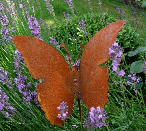 hrdza-motýľ-záhradná-dekorácia