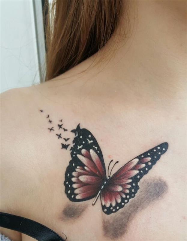 3D tetovanie motýľa, hnedovlasá žena, čierno -fialová kresba, motýľ na tele