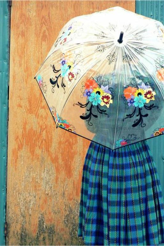 transparentný dáždnik s peknými kvetinovými vzormi