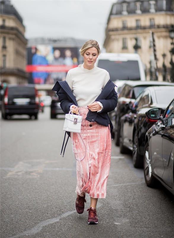 Enkel klädsel med låg korg kvinna som håller korg skrapa kvinna stilen decontracte lång vinter kjol i paris