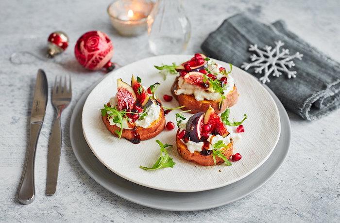 nápad na vianočné sústo v sladkých zemiakoch s ricottou, figou a granátovým jablkom, jednoduchý a pôsobivý recept na vianočný aperitív