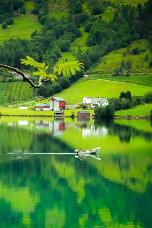 المناظر الطبيعية الجنة في الجبل الأخضر مع بحيرة في الطبيعة الجميلة