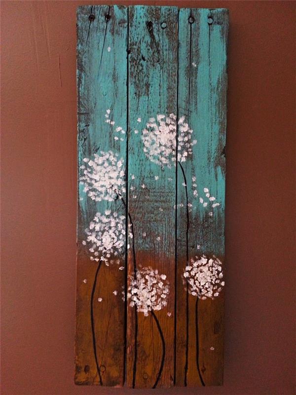 måla i akryl på trästöd, maskrosfärg i akryl på trä och turkosblå bakgrund