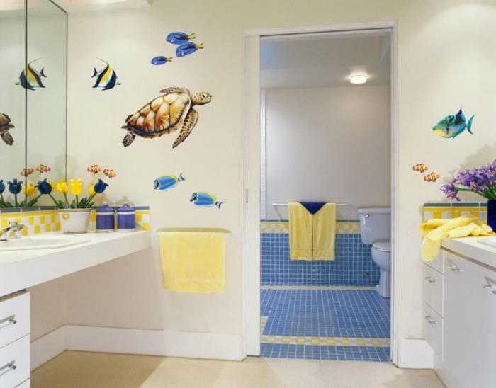 badrumsinredning, hur man dekorerar ett barns badrum, väggdekoration med klistermärken