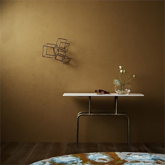 obývacia izba so zlatými efektnými stenami, nápadom metalickej farby pre moderný dekor, zlatými stenami a kovovými doplnkami
