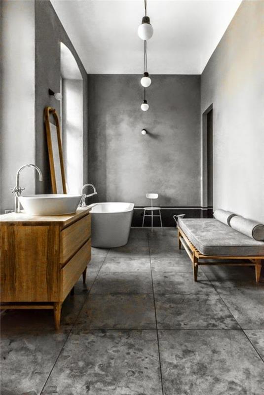 perleťovo sivá farba priestranná kúpeľňa biela vaňa a umývadlo skrinka pod umývadlo zo svetlého dreva