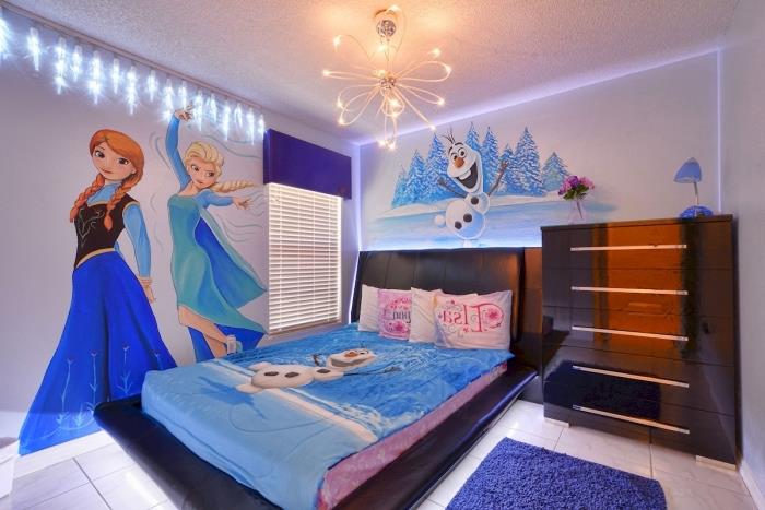 spálňa kráľovnej snehu, svetelný veniec v tvare ľadu, vzorované nálepky na stenu Elsa Anna a Olaf