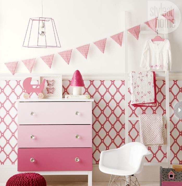 premaľovanie kusu nábytku s efektom ombré, ružová farba, výzdoba detskej izby, na ružovo -bielu, kokonovú atmosféru