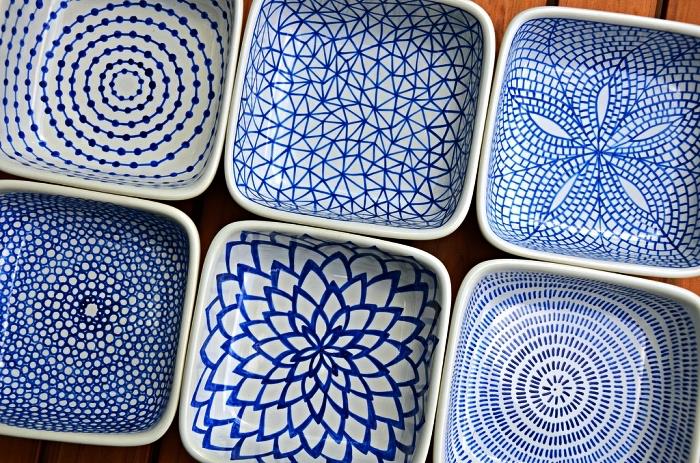 namaľujte modré japonské vzory na porcelánový riad, upravte taniere porcelánovou farbou