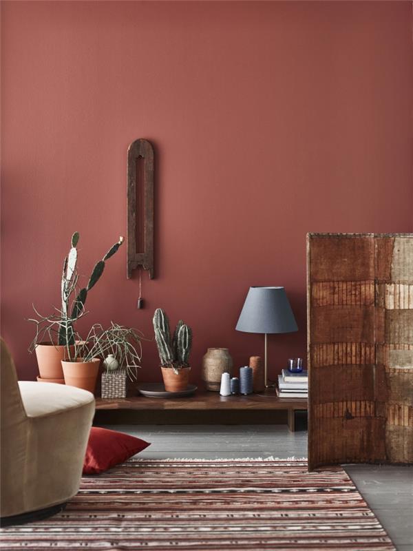 trendová maľba kaktus kvetináč terakotový koberec geometrické vzory béžová zamatová farba kresla farba do modernej obývačky