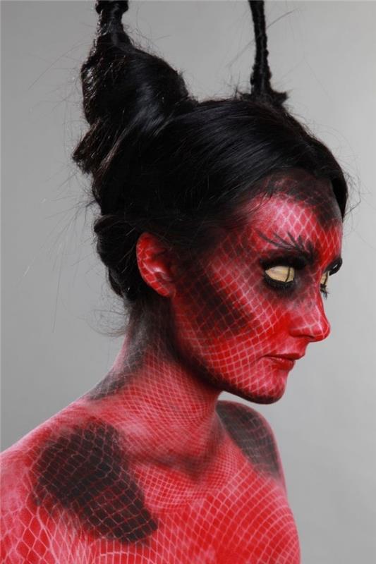 original sjöjungfru djävulen smink gjort med röd rodnad och nätstrumpbyxor, djävulen horn effekt halloween frisyr