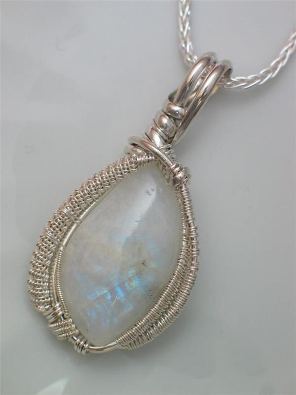 mesačný kameň-prívesok-krásny-náhrdelník-s-príveskom