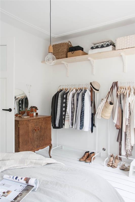 hur man gör en klädkammare i ett litet sovrum, klädkammare med minimalistiska garderober och en vägghylla