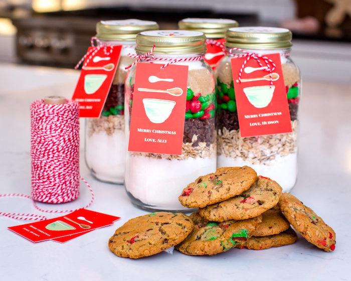 Regalini Fai da te، barattoli di vetro con elementienti per biscotti، rotolo di spago bianco e rosso