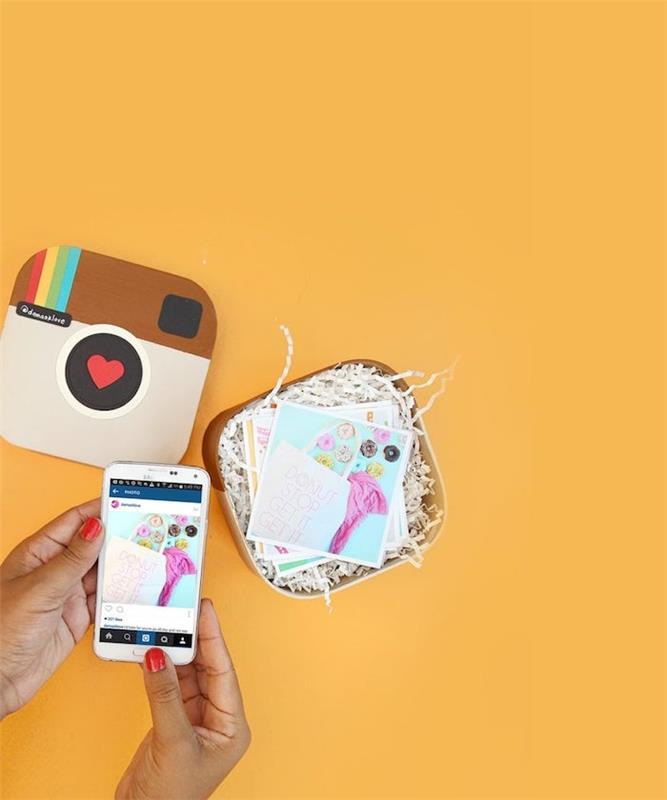 Fare foto con telefono، scatola per fotografie، logo di Instagram، sorprese per lui fai da te