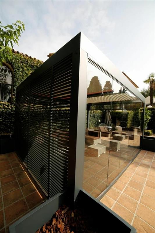 supermodern-bioklimatisk-pergola-glasvägg