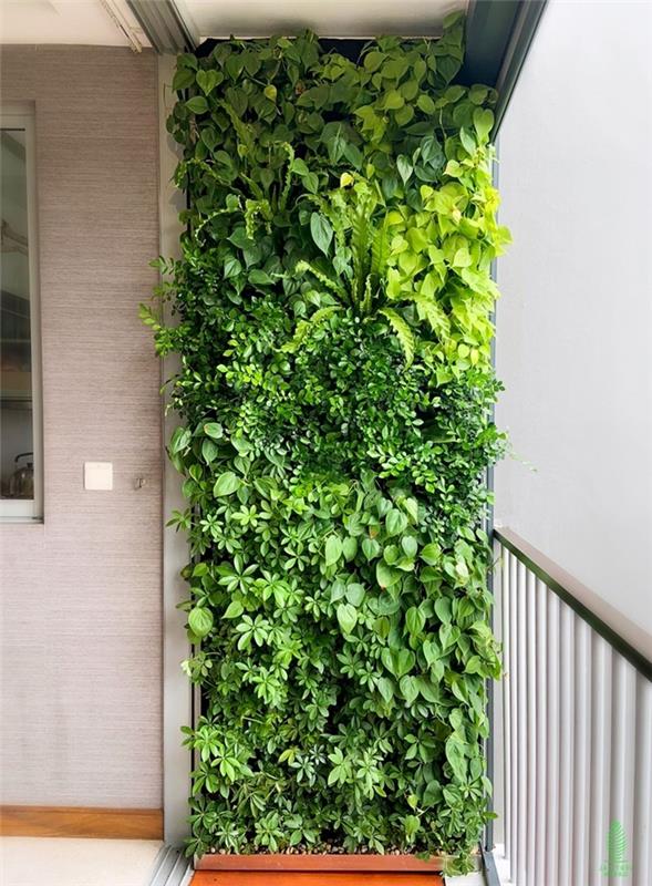 litet utrymme dekoration balkong med växtvägg exteriör falska växter djungel urban stil