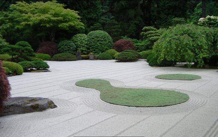 liten-japansk-trädgård-zen-stenar-japansk-trädgård-klass-jord